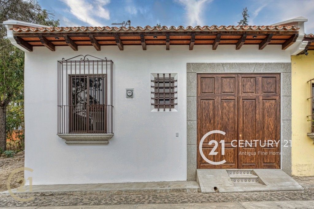 1019, Luxury home for Sale in Antigua Guatemala
