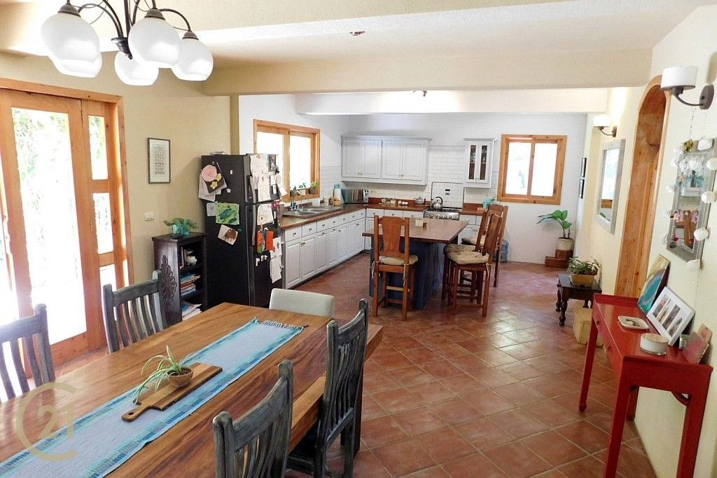 FSC Dining to Kitchen