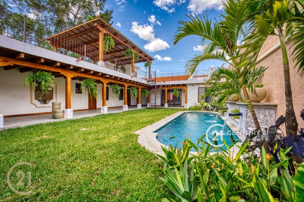 One level home with 4 bedrooms for Sale in Jardines de Antigua