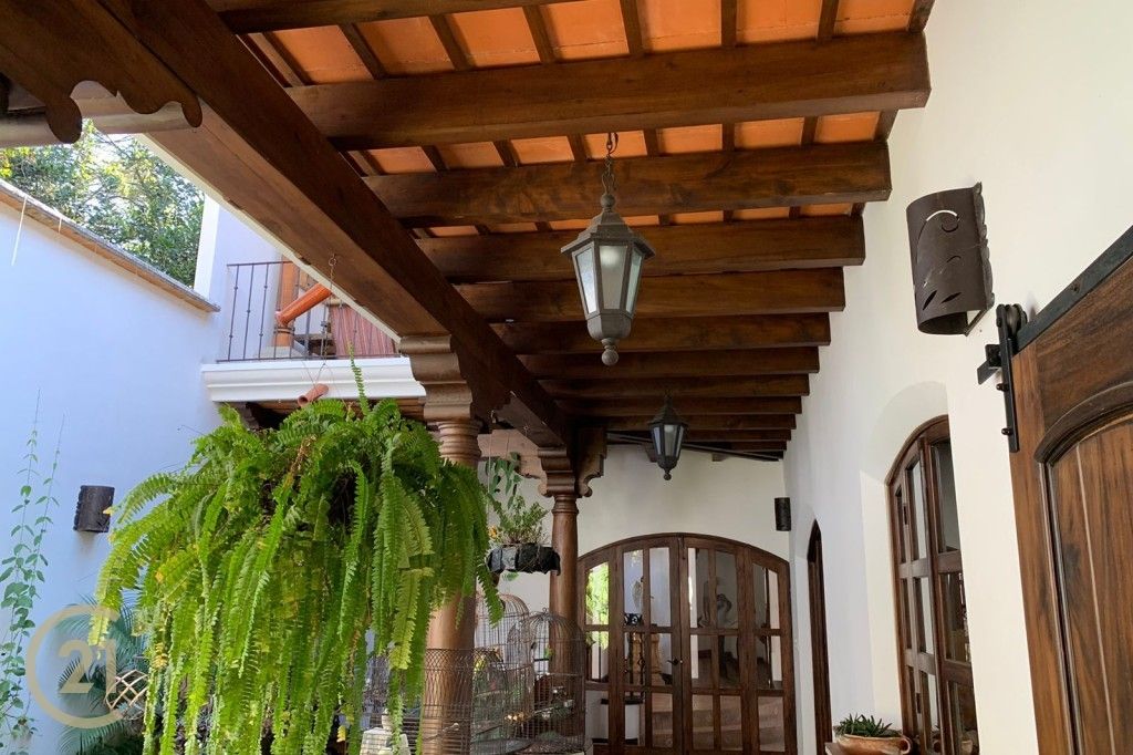 Beautiful Home For Sale / Great location