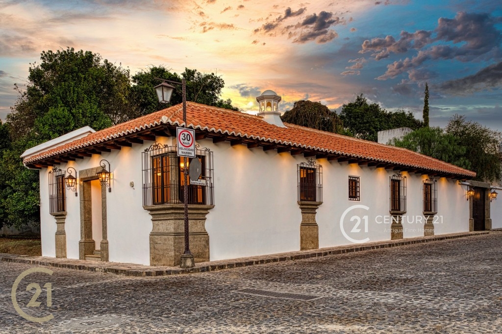 3 Bedroom Corner House in Comendador
