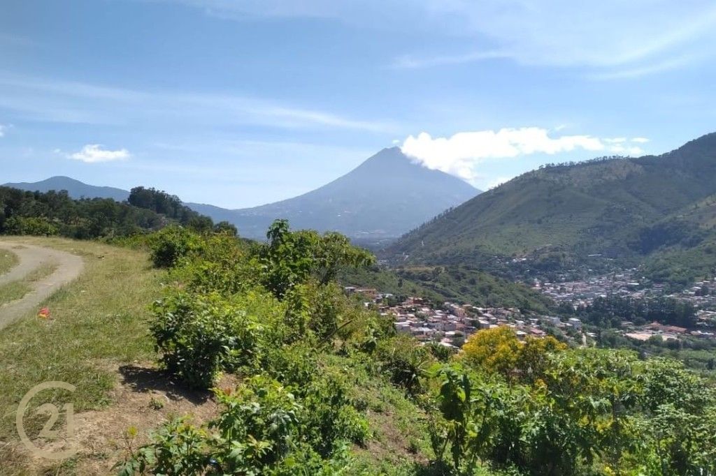 Nice lot for sale with excellent views in Barrio de La Cruz, Pastores