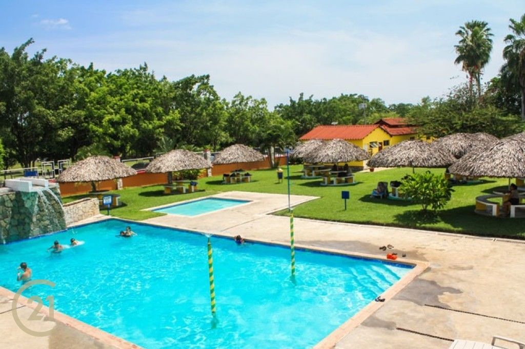 Dos Terrenos dentro del Turícentro  Torremolinos, Costa Sur Guatemala 