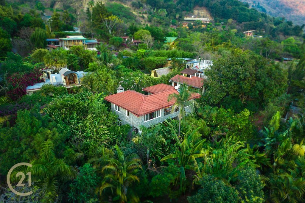 Propiedad de lujo en el centro de Santa Cruz La Laguna Casa Principal de 3 dormitorios, Casa huéspedes, sauna y guardianía/lavandería