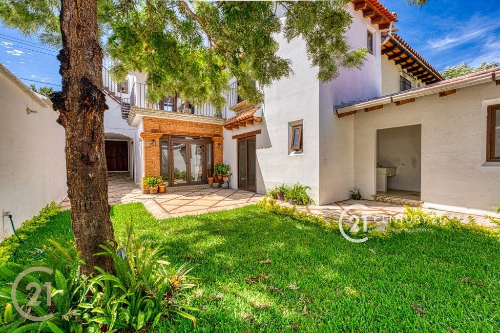 Beautiful house for sale in Antigua Gardens with incredible views Phase 2, in front of the club House