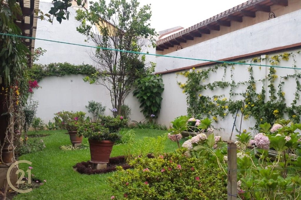 Hermosa casa en lote grande en el centro de Antigua