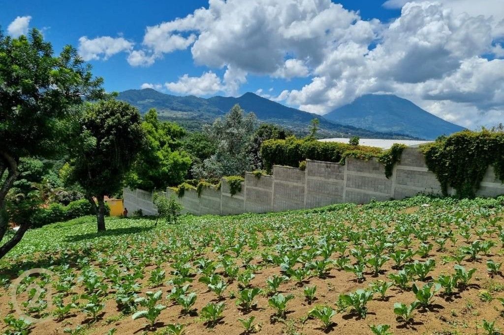 Lote grande con vistas impresionantes