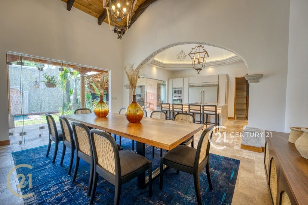 Luxury home for Sale in Gravileas Antigua Guatemala