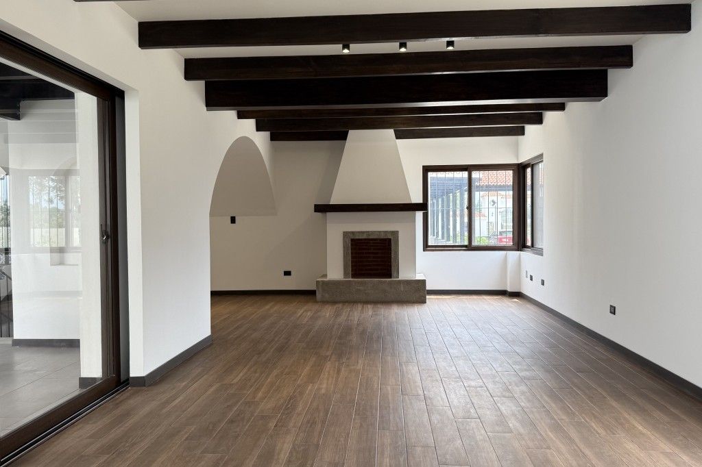 Corner house for Sale in Antigua Guatemala