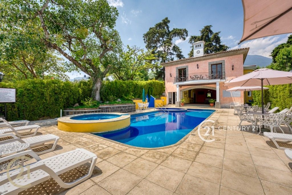 Paseo del Obispo Apartment For Sale