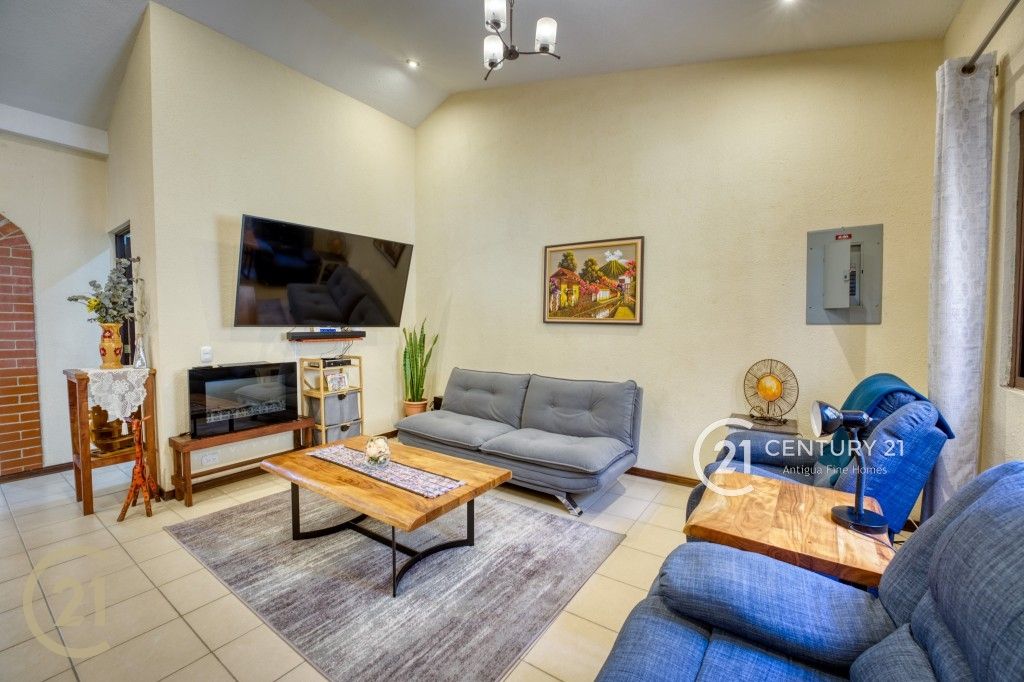 Turnkey 3-Bed, 2.5-Bath Home with Jacuzzi & Clubhouse Pool in Antigua Gardens—Minutes from Historic Antigua