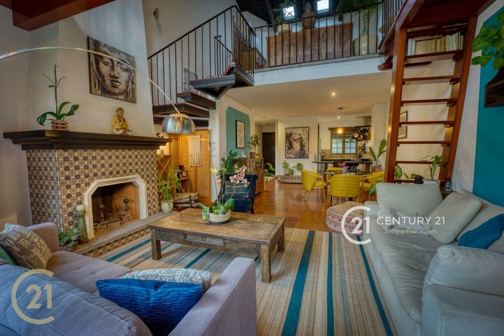 Artistic Loft-Style Condo with Private Volcano-View Terrace | Monasterio, Antigua Guatemala