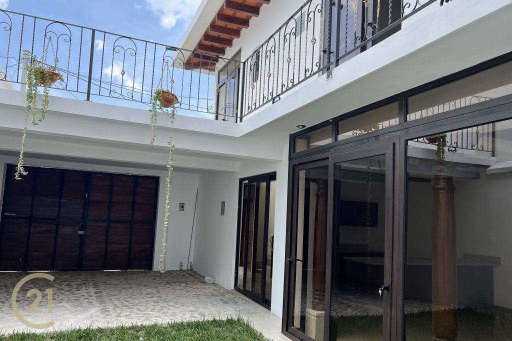 Villa for sale in Hacienda San Juan