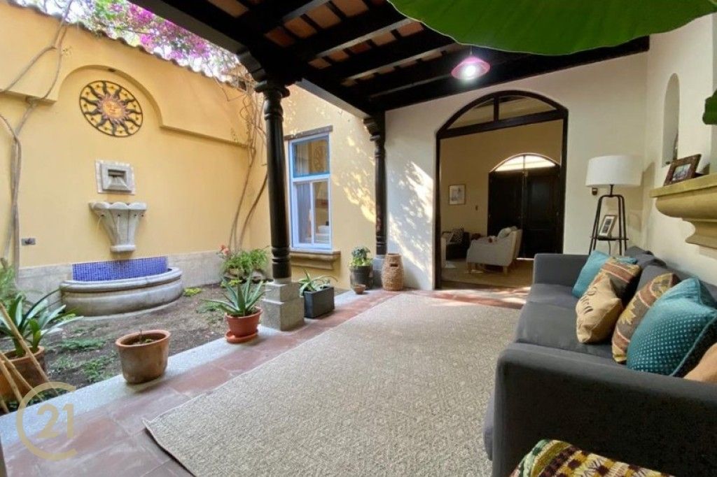 Casa Estilo Colonial con Vista a los Volcanes en Antigua Gardens