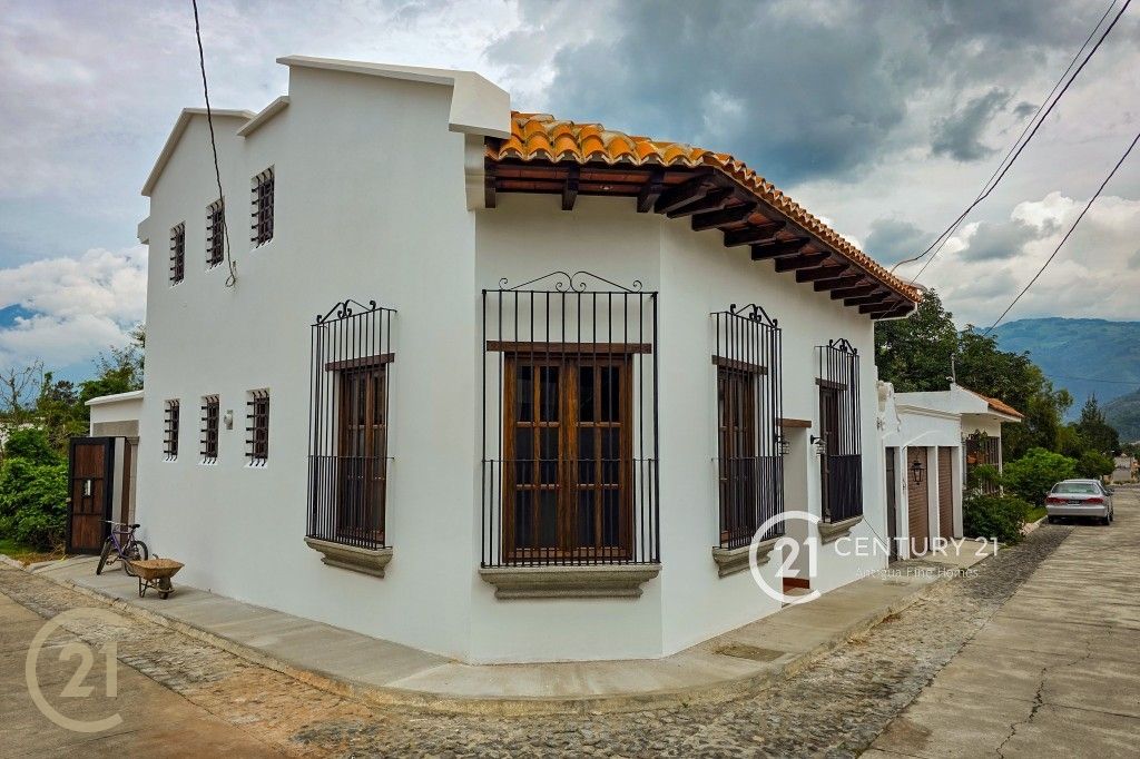 Modern Corner Loft Home with Volcano Views in Gated Community – Brand New Construction