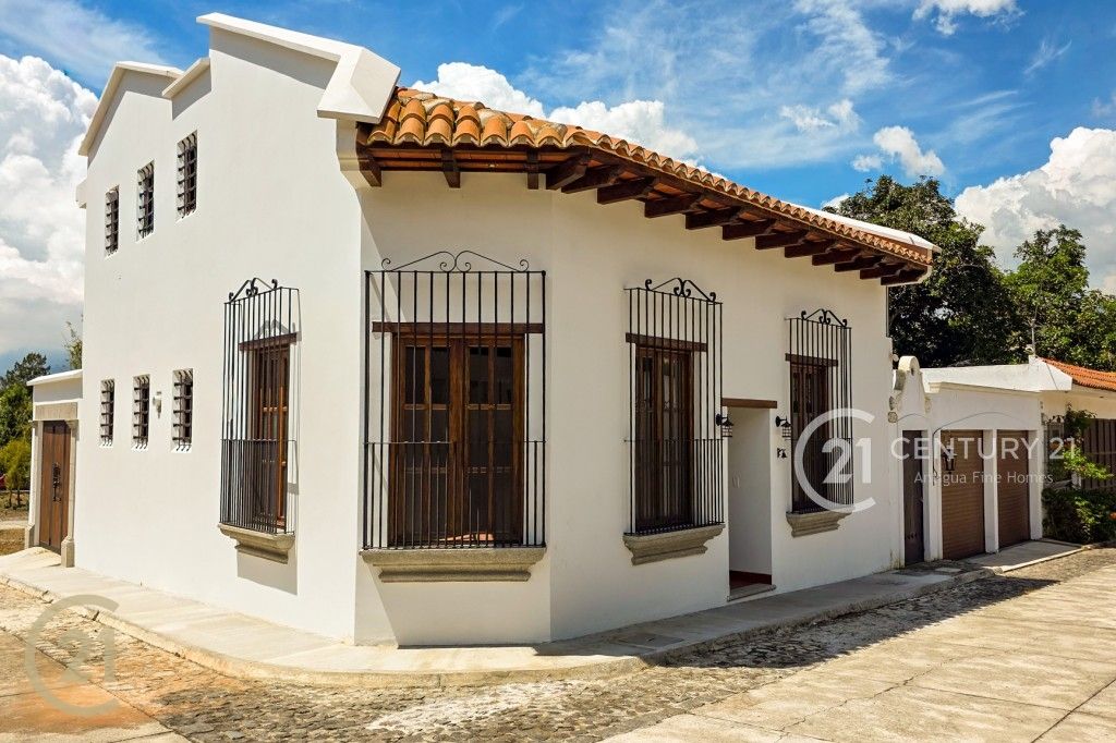 Modern Corner Loft Home with Volcano Views in Gated Community – Brand New Construction