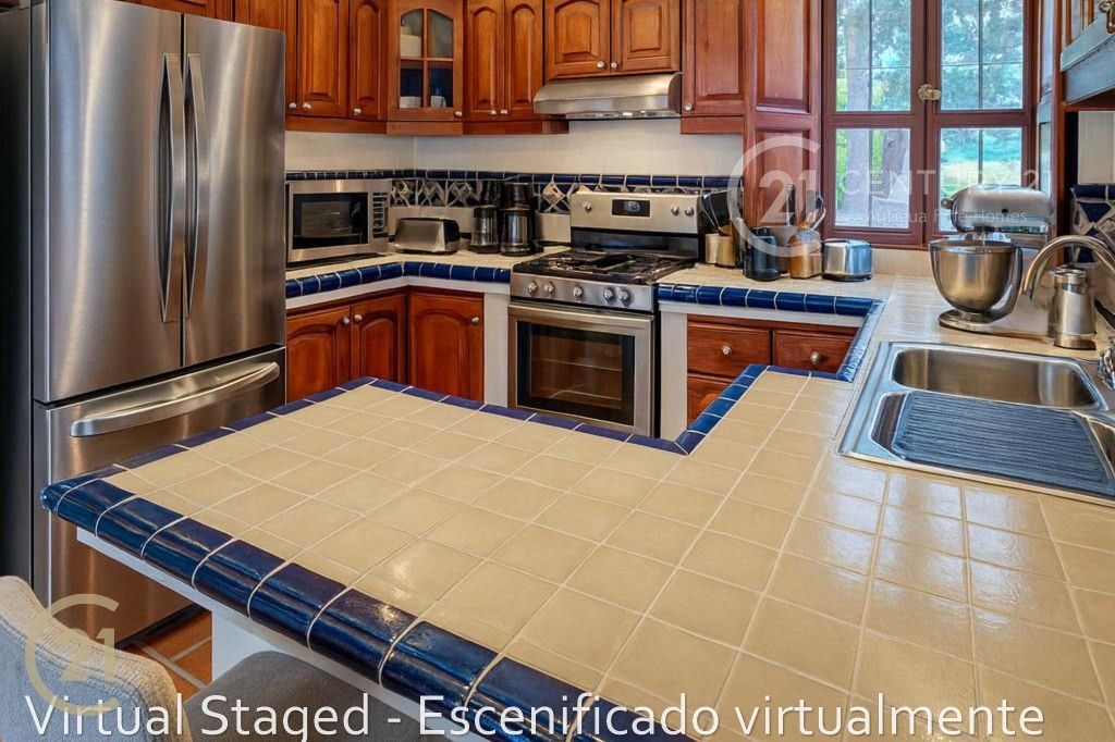staged_kitchen-2