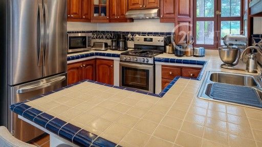 staged_kitchen-2