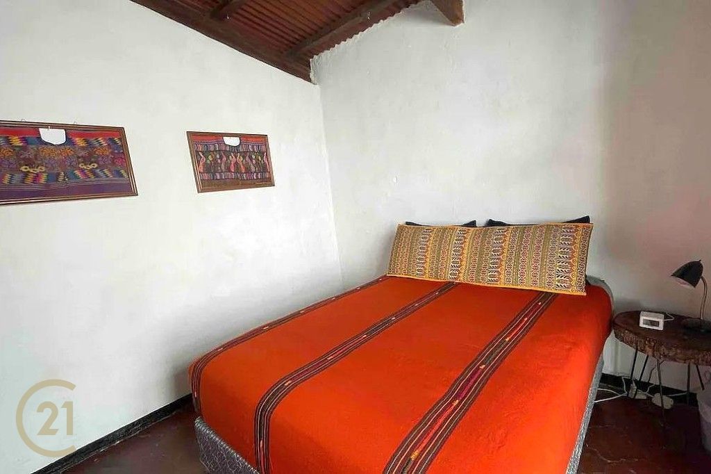 DJ Bedroom B 1-0