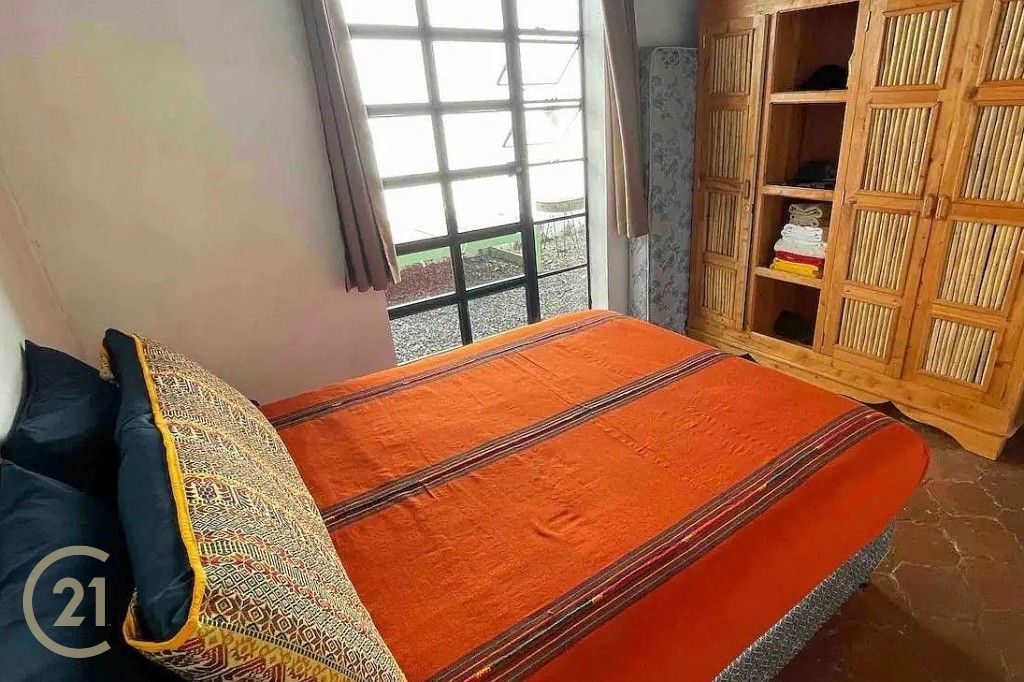 DJ Bedroom B 1-1
