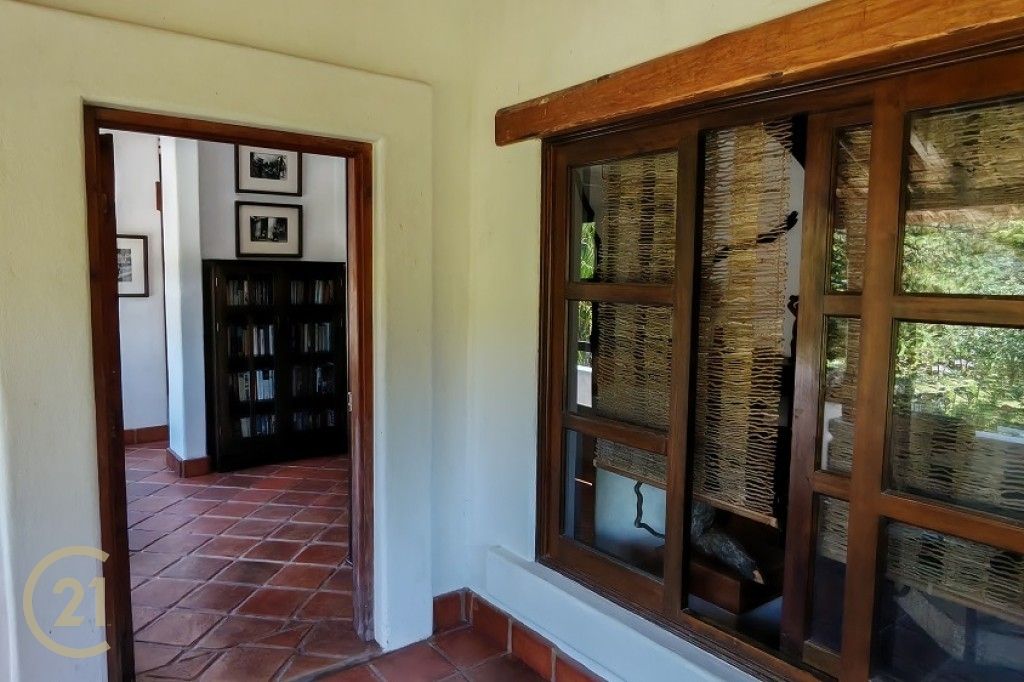 VSA Entrance to Downstairs Bedroom 1-0