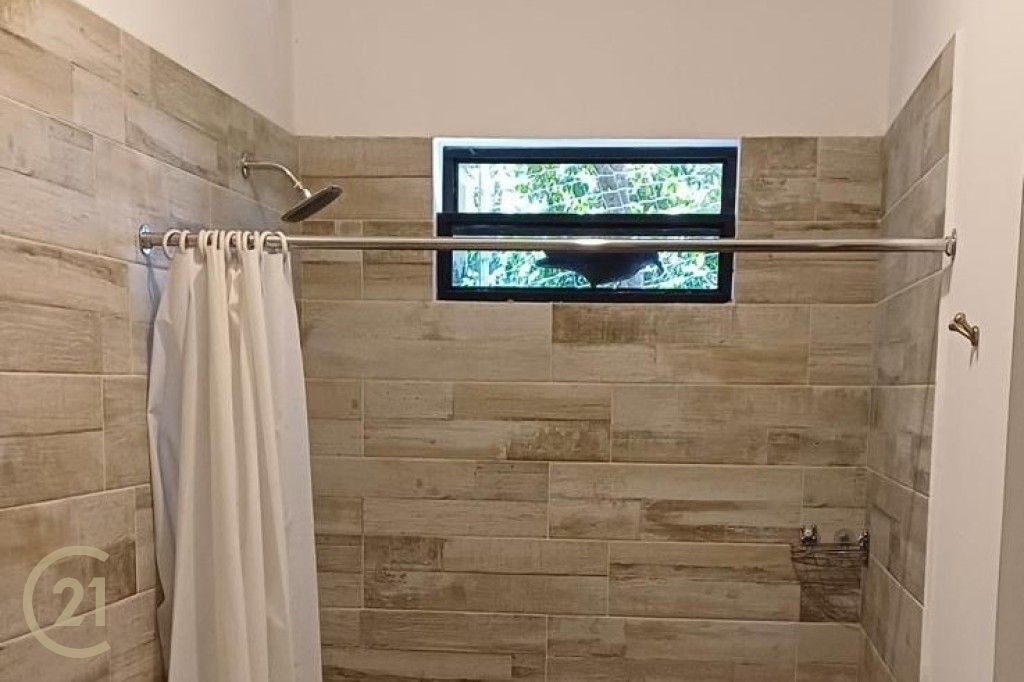 LT Bathroom  1-2