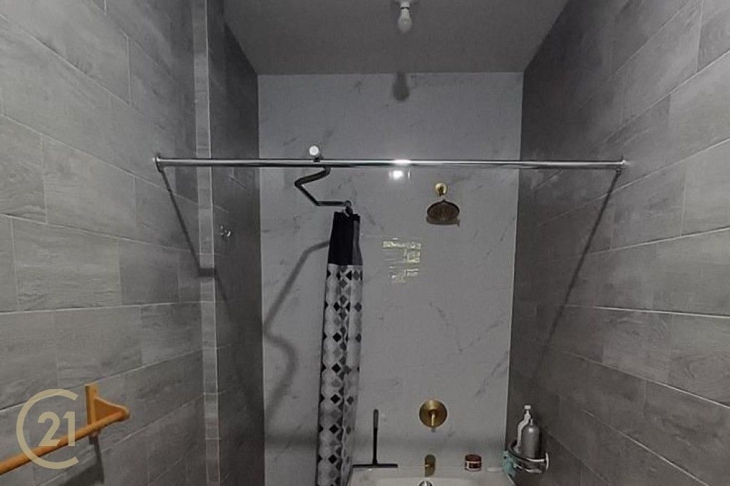 LT Bathroom B 1-0