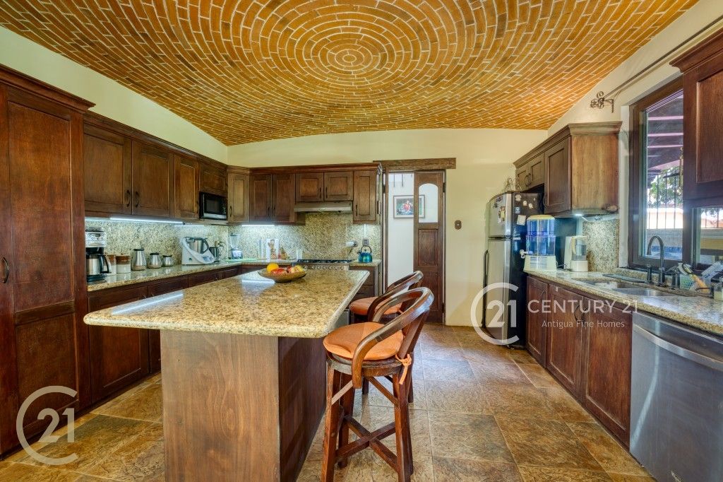 Spacious Multi-Level Home with Volcano Views in Hacienda del Comendador