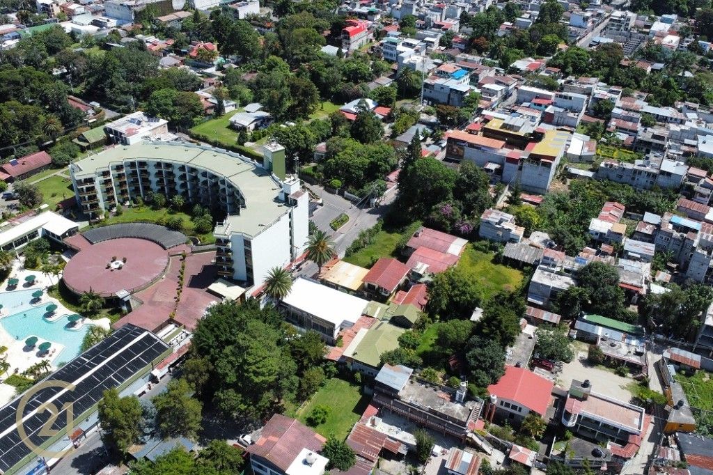 Hotel y Restaurante en Venta en Panajachel Central