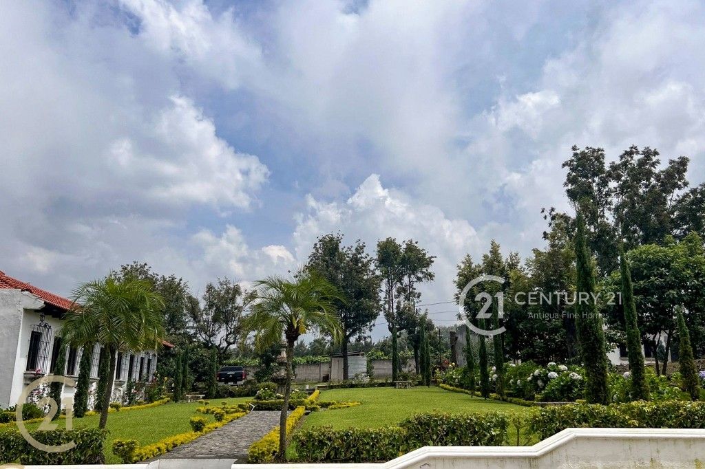 Lote Amplio Listo para Construir en Condominio Seguro — A 15 Minutos de Antigua