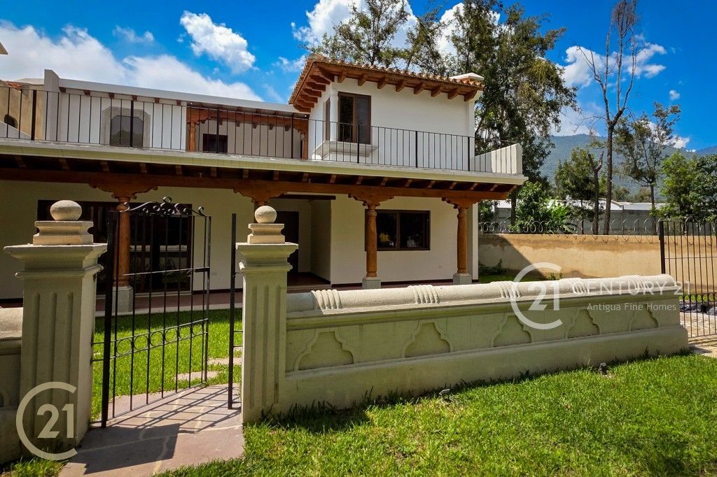 Casa Nueva de 4 Dormitorios — A 30 Minutos Caminando del Parque Central de Antigua