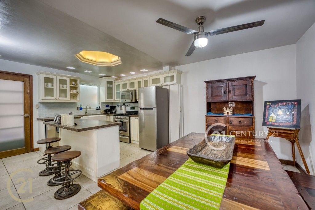 Oportunidad de Inversión Lista para Usar a Solo 12 Minutos Caminando del Parque Central