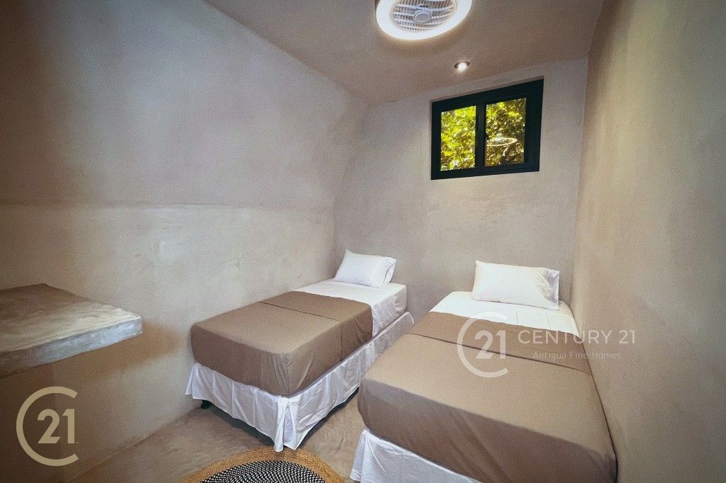 B70360C0-EA1F-4DDA-B124-A99AA0EFF28A