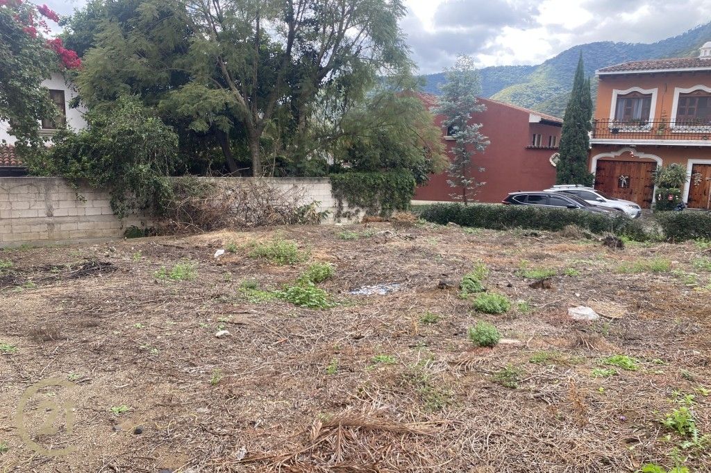 Lote de Esquina en venta dentro de Condominio