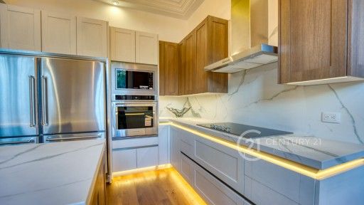 PHOTO-2025-12-01-21-05-32