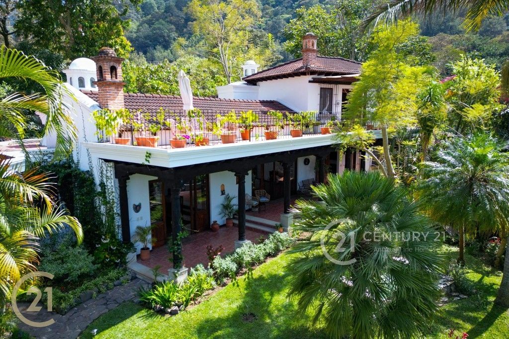 Oasis Jardín en Condominio Exclusivo – A 8 Minutos del Parque Central de Antigua