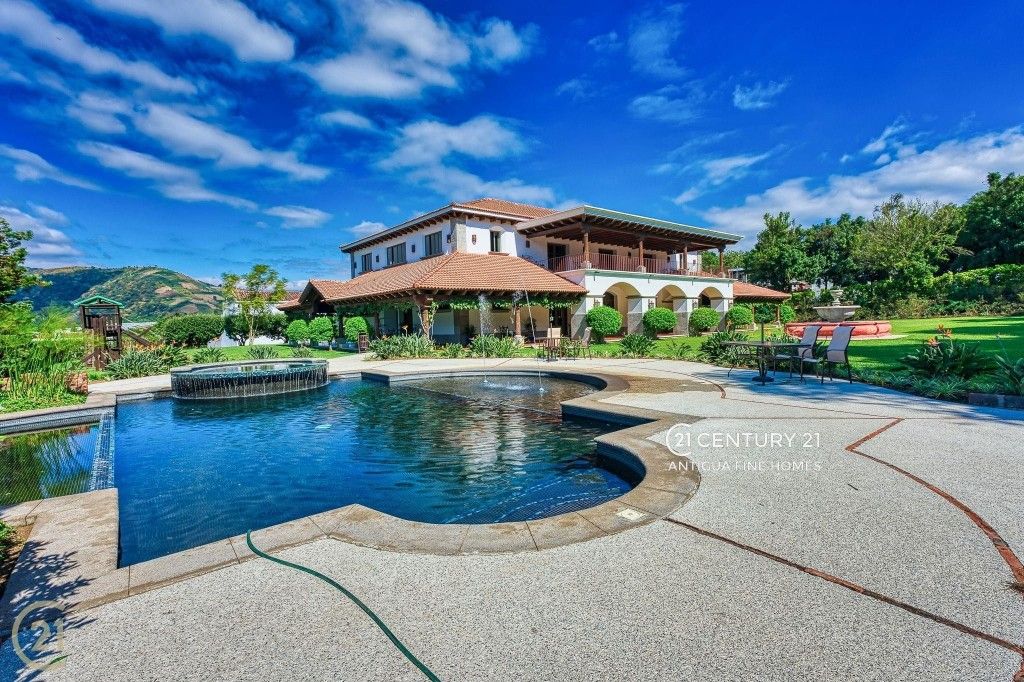 Comendador casa club 1