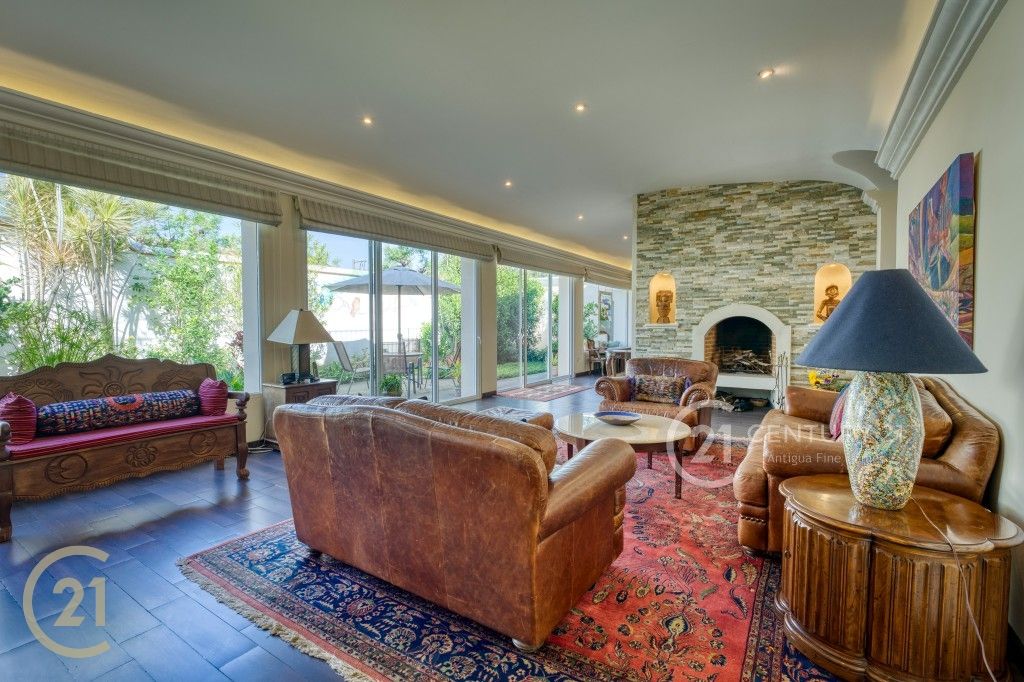 Luxury Corner Estate with Guest Casita