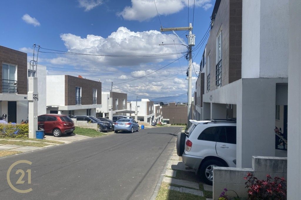 Remodeled 3-Level Home with Exclusive Design in Condado San Jacinto, Mixco